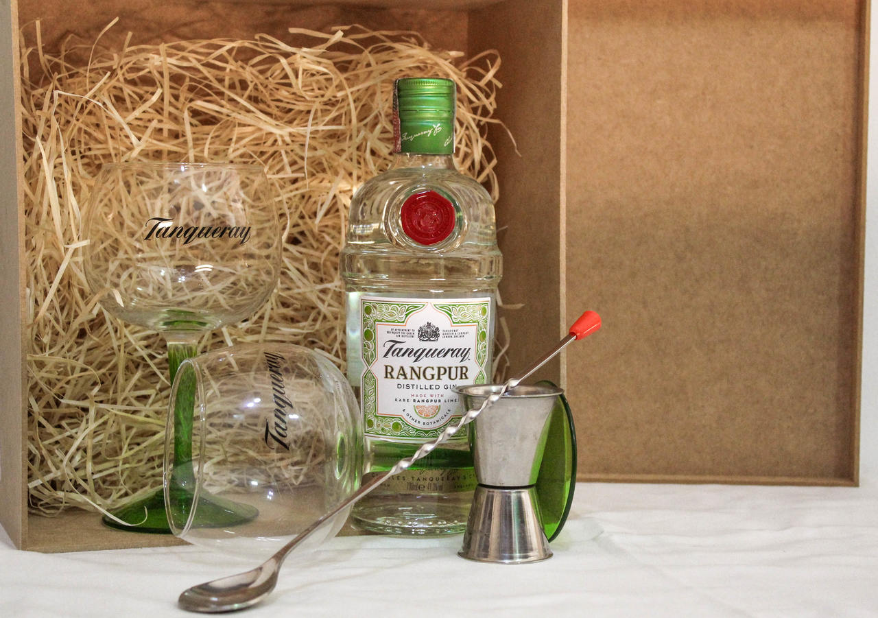 Kit Tanqueray Rangpur - Caixa com 2 Ta�as de Vidro, Dosador e Colher Bailarina